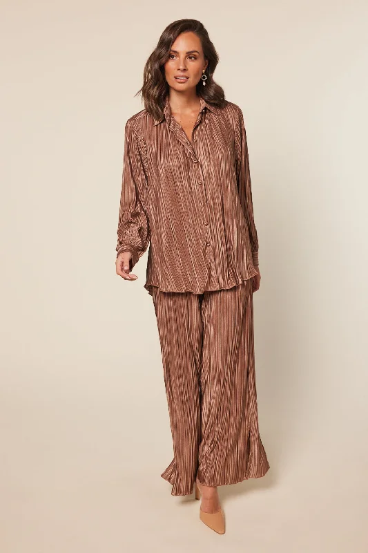 breezy-plisse-pant-in-bronze