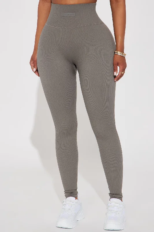 fighter-ribbed-active-legging-in-infinity-seamless-charcoal