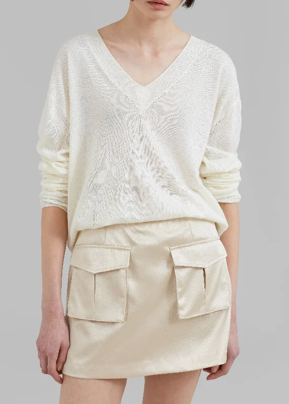 juro-v-neck-knit-cream